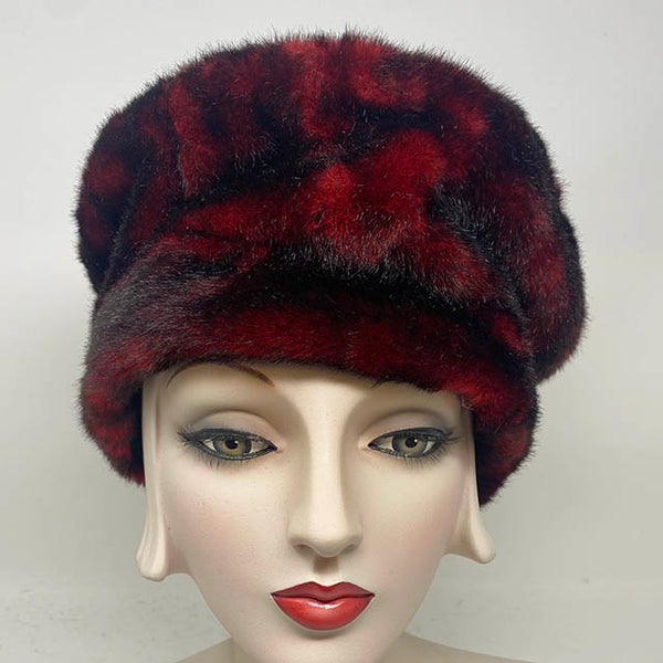 Devon beret in red faux fur