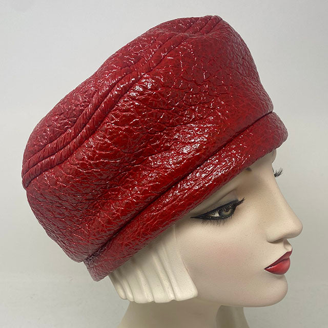 Devon beret in red vinyl