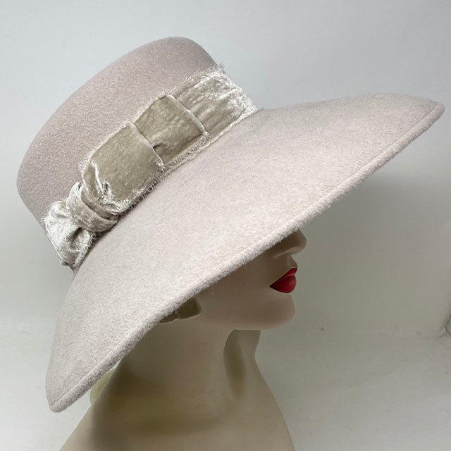 Lynn in alabaster felt