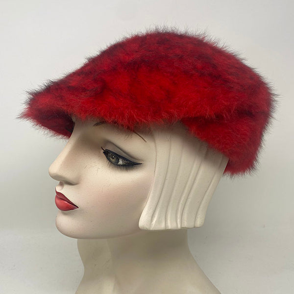 Magneto cap in red angora