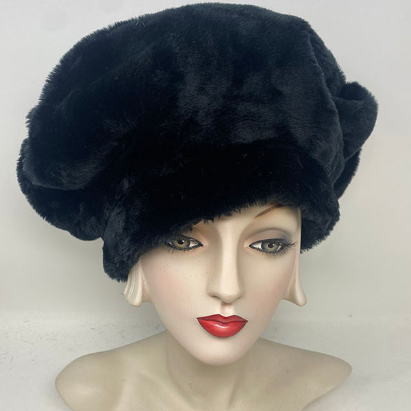 Rembrandt beret in black faux fur