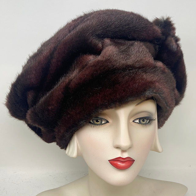 Rembrandt beret in plum faux fur