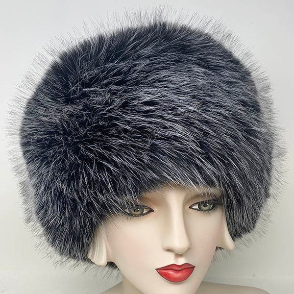 Lara in Black & White