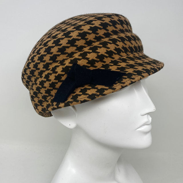 2 Tier Cap with Black Knot